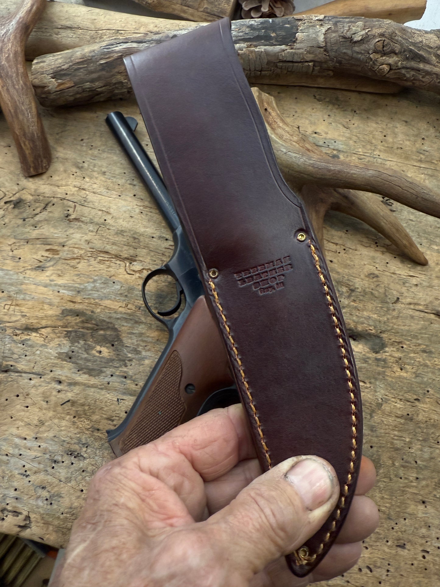 Classic Big Bay Hunter 4 5/8" Blade Horse Hide Crotch Stah