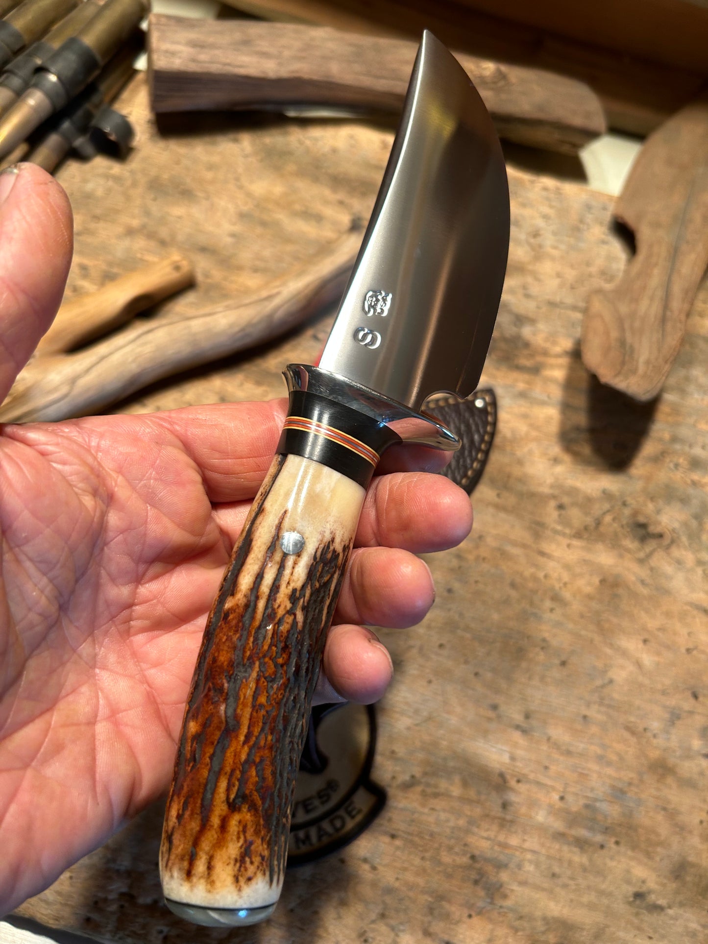 Treeman Fox River Hunter AEB-L Nickel Red Sambar Stag Ox Cap Shark sheath