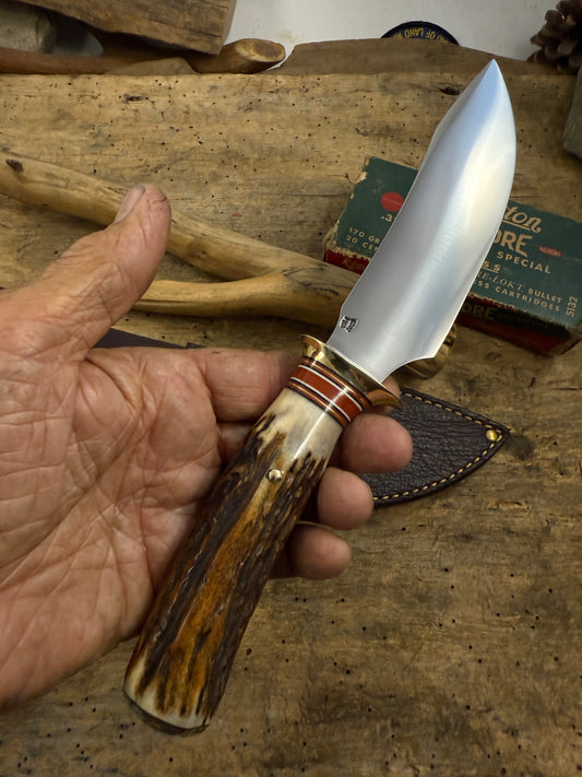 Treeman Beautiful Semi Skinner 5 3/4" Blade Red Stag Shark