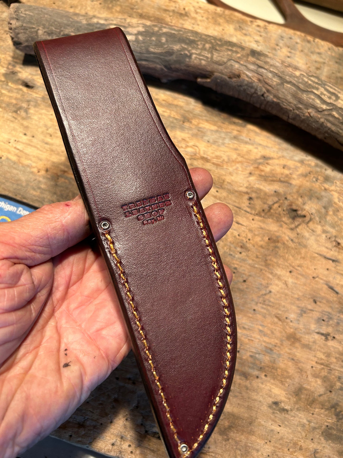 Treeman Michigan Hunter Horsehide Crotch Stag AEB-L Shark Sheath