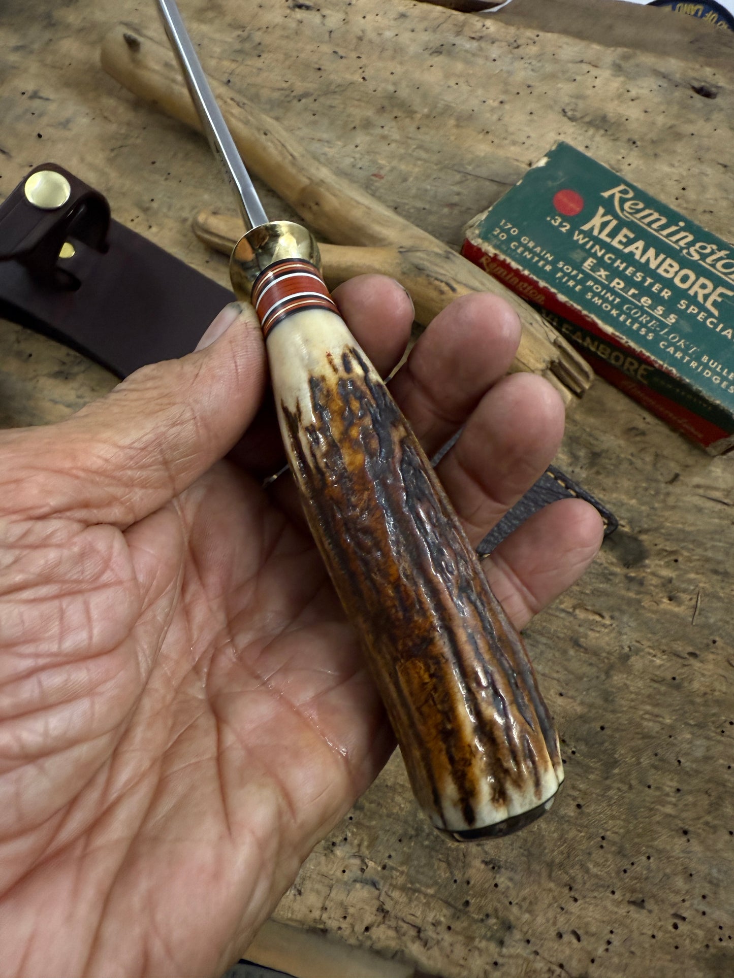 Treeman Beautiful Semi Skinner 5 3/4" Blade Red Stag Shark