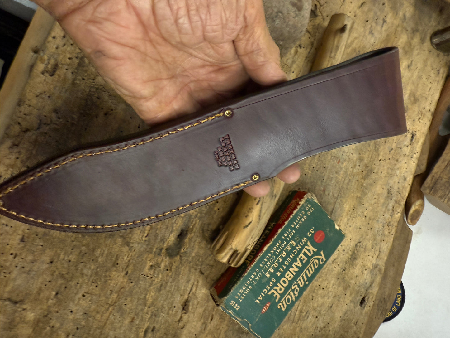 Treeman Beautiful Semi Skinner 5 3/4" Blade Red Stag Shark