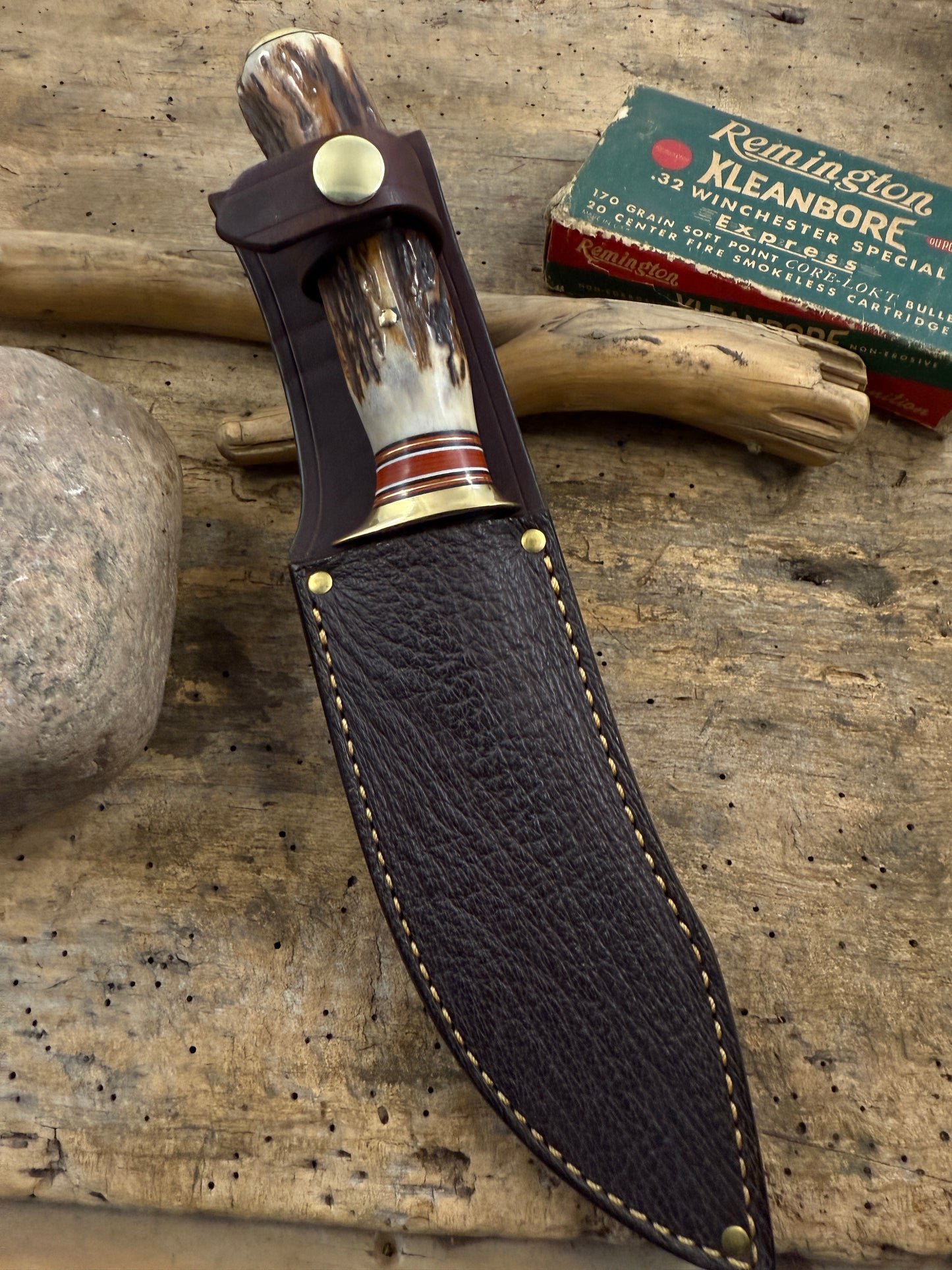 Treeman Beautiful Semi Skinner 5 3/4" Blade Red Stag Shark