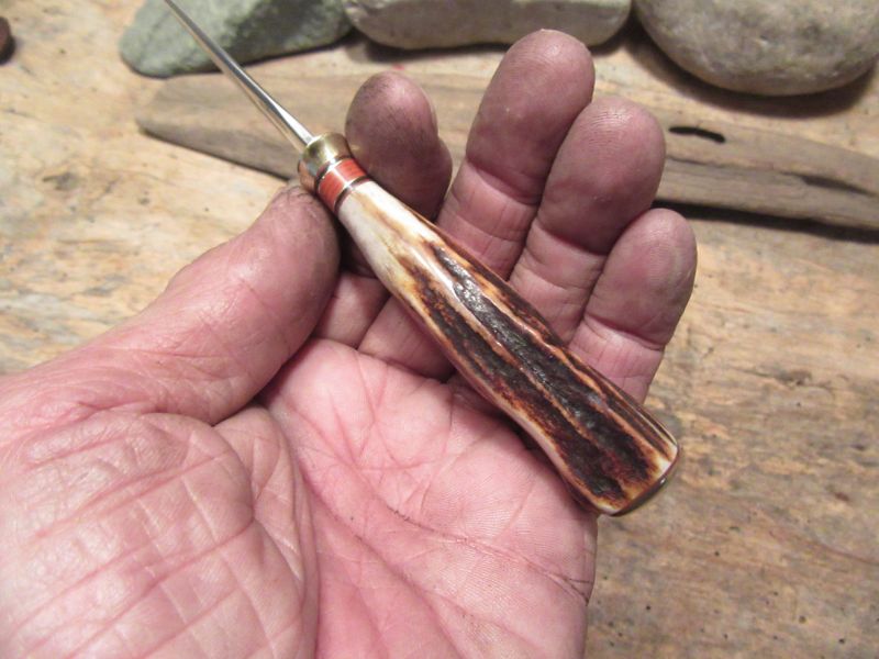      Treeman J. Behring Handmade Trout Knife Sambar Stag Dommed Brass butt 