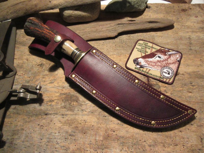 Treeman BIG Camp Knife Hammermark Killer RED Stag 