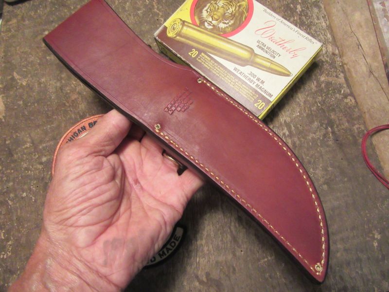    Big Bay Hunter Red Stag Hippo Cap Shark Skin Sheath