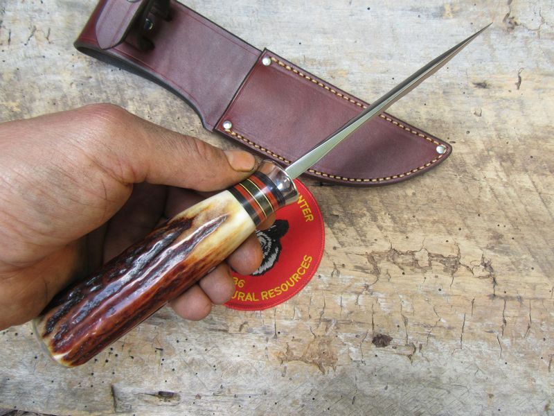                Treeman Knives Hammer mark Big bay hunter 